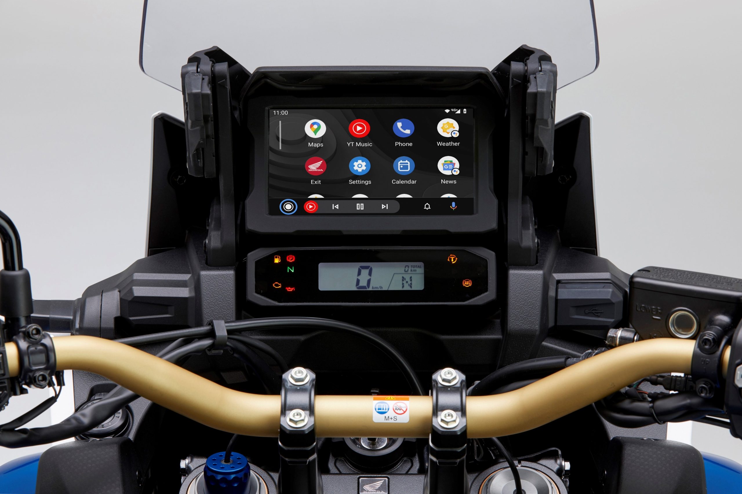 329013 Android AutoTM integration for the CRF1100L Africa Twin scaled 1