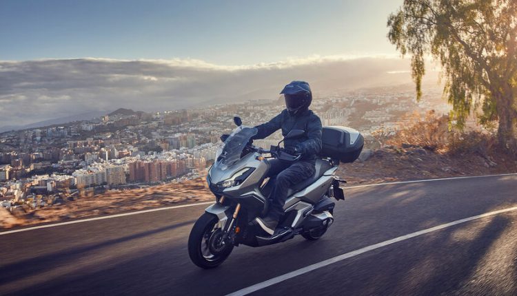 honda adv350 movimiento