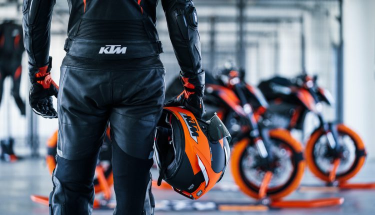 MY22 KTM 890 DUKE R Cat B