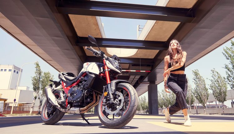 415754 23YM HONDA CB750 HORNET scaled