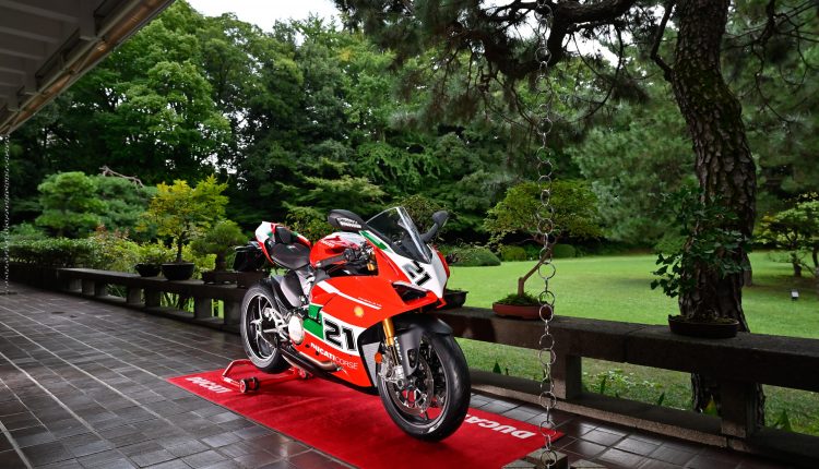 ItalianEmbassy Tokyo DucatiCorse 01 UC439695 High