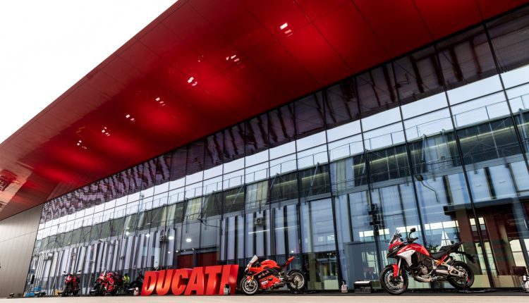 DUCATI OPENING FinituraeDeliberaEsteticaBuilding 01 UC471091 High