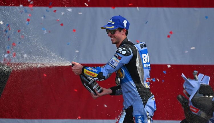 Alez en el podio del GP de las Américas